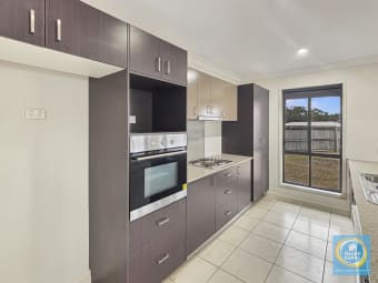 4 Deveney Drive, Kirkwood, QLD, 4680