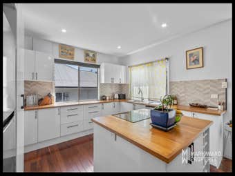 11 Moolabin Cres, Yeerongpilly, QLD, 4105