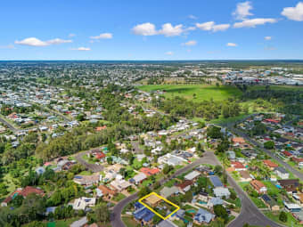 10 Jenalyn Crescent