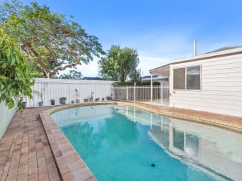 34 Ernest St, Labrador, QLD, 4215