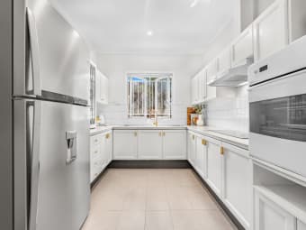 37 Bates Drive, Birkdale, QLD, 4159
