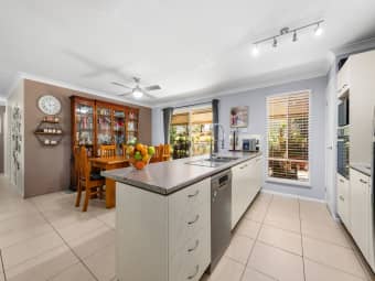 10 Baker Finch Pl, Kensington Grove, QLD, 4341