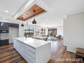 10 Bloomfield Road, Thornhill Park, VIC, 3335