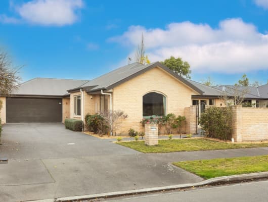 6 Len Hale Place, Parklands, Canterbury