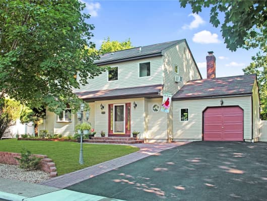 11 4th Street, Nesconset, NY, 11767