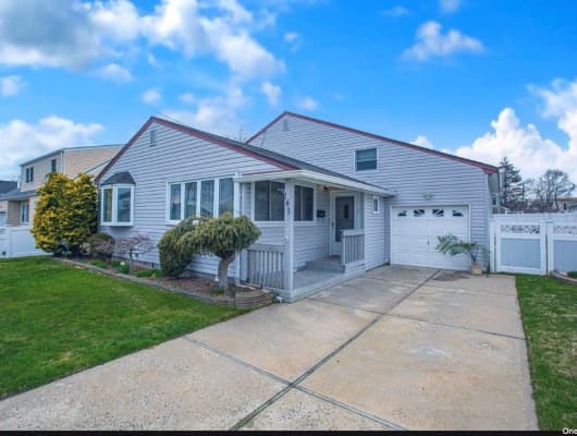 141 Pratt St, West Babylon, NY, 11704