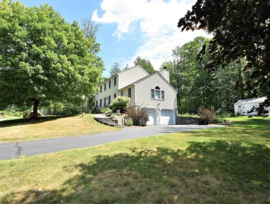 38 Conservation Dr, Whitinsville, MA, 01588