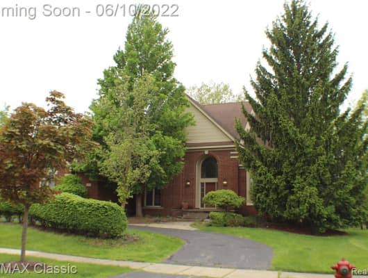 6726 Carlyle Crossing, Oakland County, MI, 48322