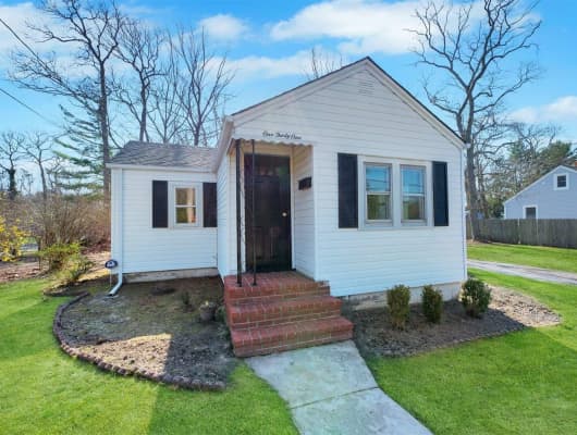 131 Pine Neck Avenue, East Patchogue, NY, 11772