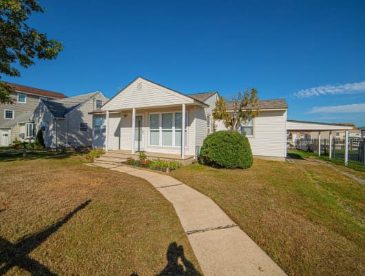 21 Hayes Road, Copiague, NY, 11701