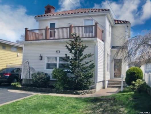 21 West Alhambra Avenue, Copiague, NY, 11757
