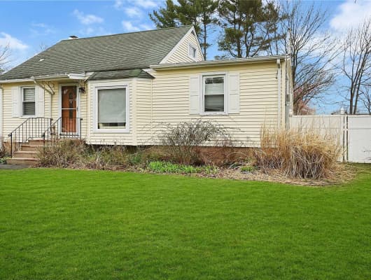 43 Roosevelt Avenue, Nesconset, NY, 11767
