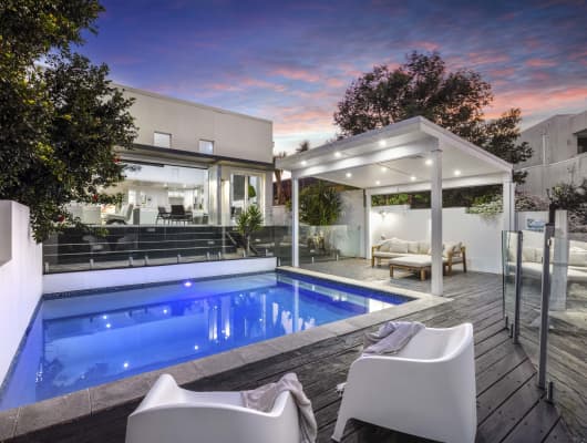 2 Rebecca Ct, Broadbeach Waters, QLD, 4218