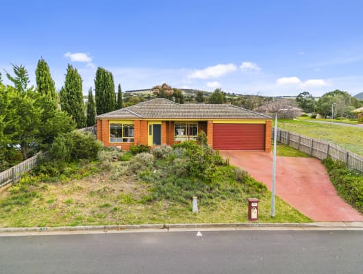 24 Cairns Drive, Darley, VIC, 3340