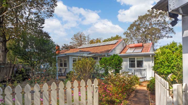 24 Reviews For Bohdan Brumerskyj At Professionals Nowra Clyde Poulton Real Estate Ratemyagent