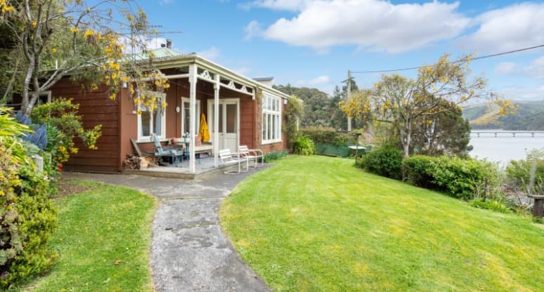 6 Kingston Terrace, Taieri Mouth, Otago