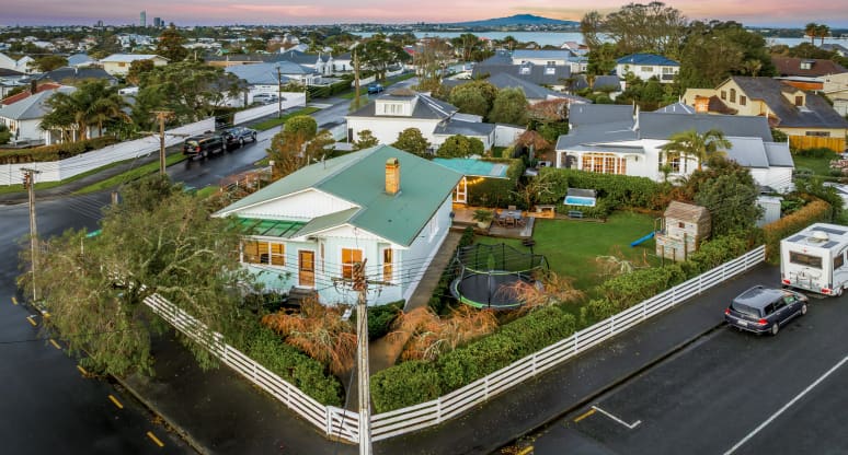 21 Clarence Road, Northcote Point, Auckland