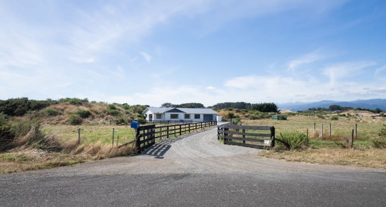 118 Strathnaver Drive, Waikawa Beach, Manawatu-Wanganui