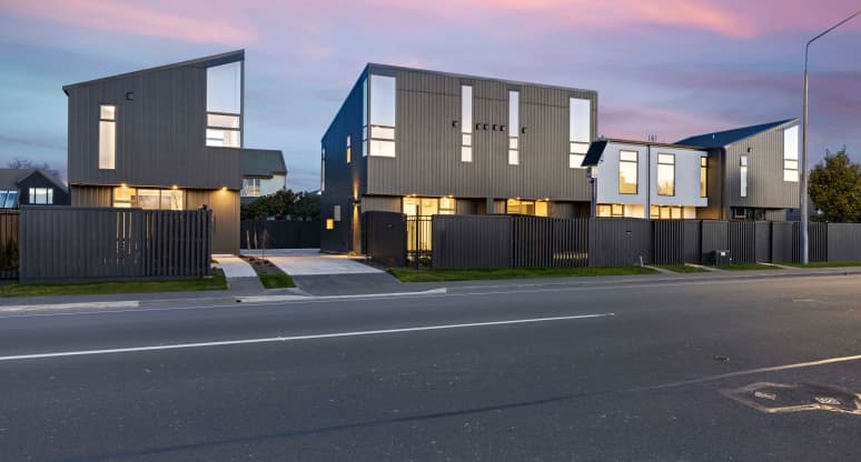 2/90 Innes Road, St Albans, Canterbury