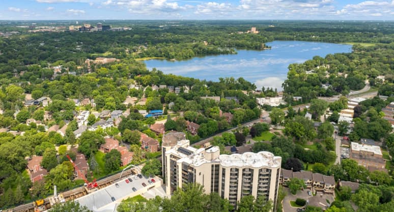 303/3141 Dean Court, Minneapolis, MN, 55416