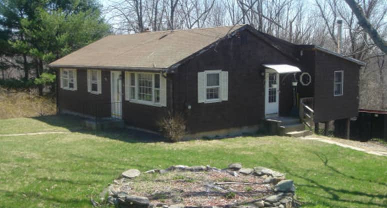 22 Plimpton Ave, Sturbridge, MA, 01566