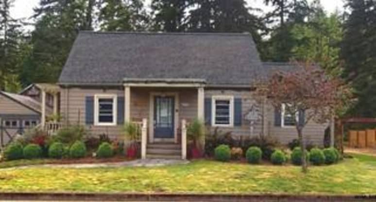 706 Hicks Street, Silverton, OR, 97381