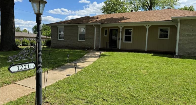1221 West 2nd Street, Chanute, KS, 66720