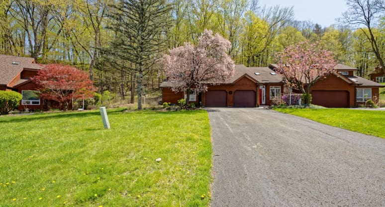 9 Lillian Ln, Troy, NY, 12180
