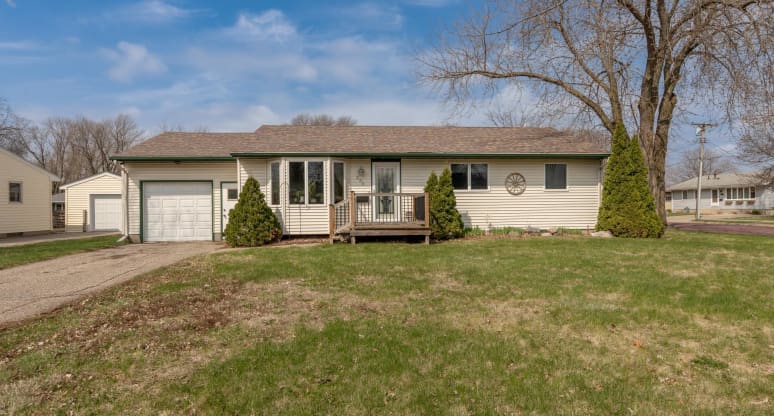 230 N Black Eagle Dr, Mankato, MN, 56001