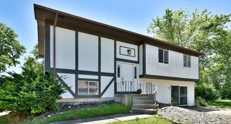 564 Creekwood Court Carol Stream IL 60188 SingleFam For Sale
