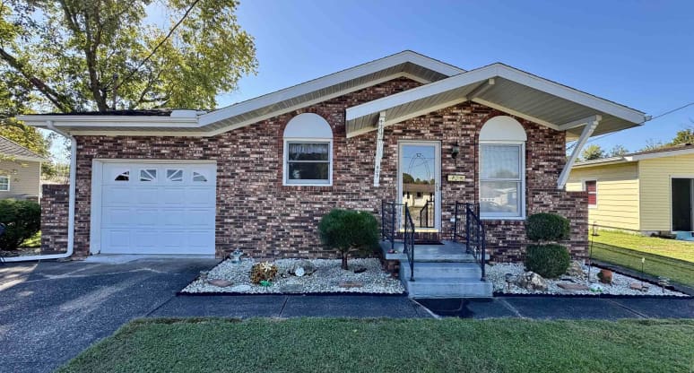 803 West Broadway Boulevard, Johnston City, IL, 62951
