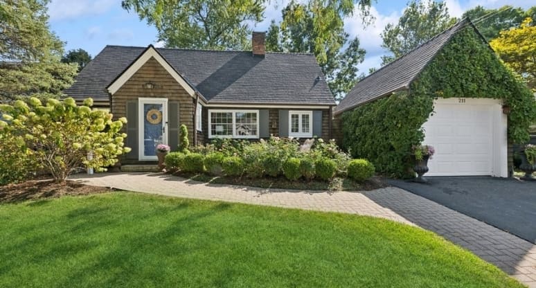 211 West Hillside Avenue, Barrington, IL, 60010