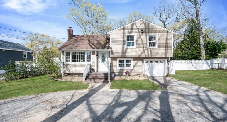 29 Wyandanch Boulevard, Smithtown, NY, 11787
