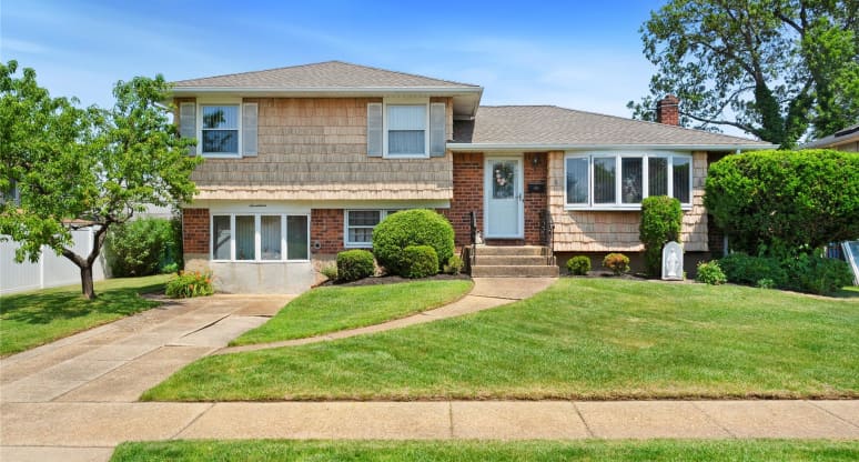 17 Damin Drive, South Farmingdale, NY, 11735