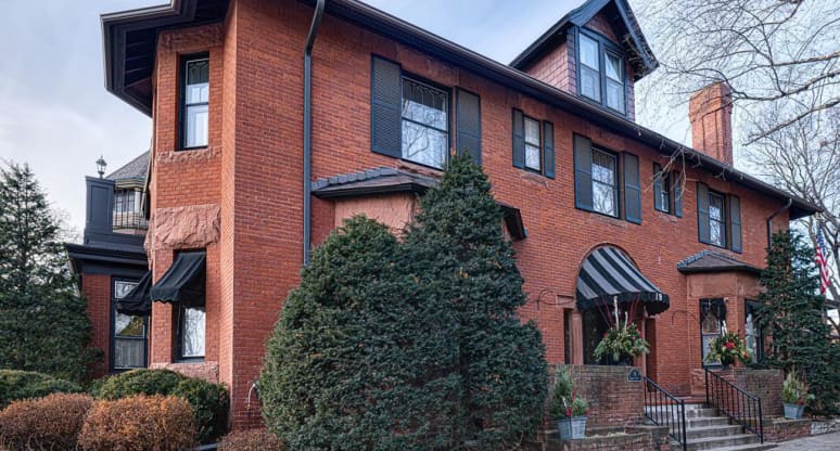 201/19 Summit Court, St. Paul, MN, 55102