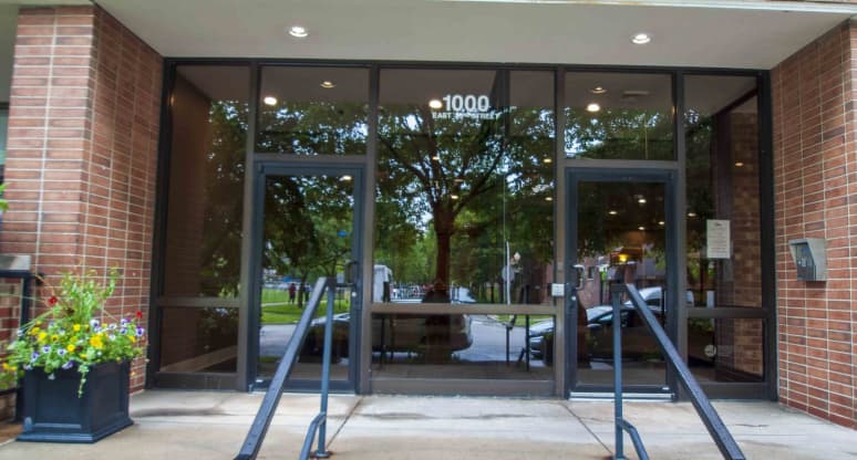 320/1000 E 53rd St, Chicago, IL, 60615