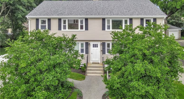 8 Caswell Avenue Newport RI 02840 MultiFam Sold on 10 12 2024