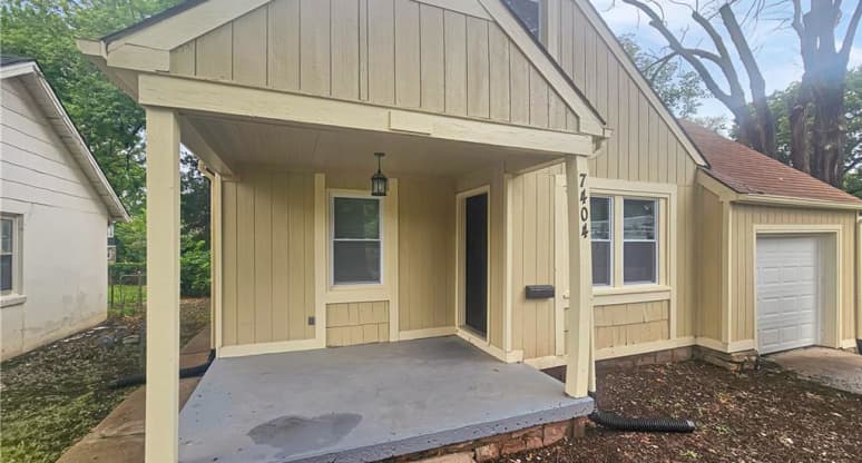7404 Tracy Avenue, Kansas City, MO, 64131