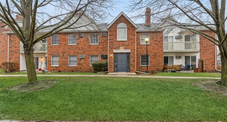 1B/1311 Cunat Court Lake in the Hills IL 60156 Condo Sold on 07 04
