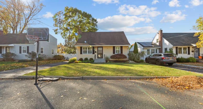 26 Davis Ln, Red Bank, NJ, 07701