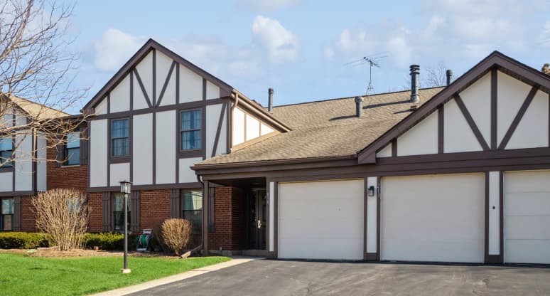 D2/213 Scarsdale Court Schaumburg IL 60193 Townhouse For Sale