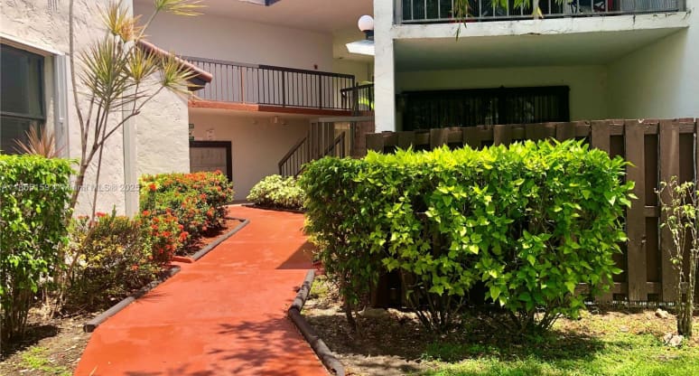 Unit 101-33/9429 Fontainebleau Blvd, Fountainebleau, FL, 33172