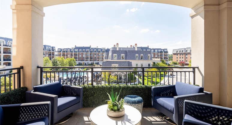 2105/2103/2000 Royal Court North Hills NY 11040 Condo For Sale