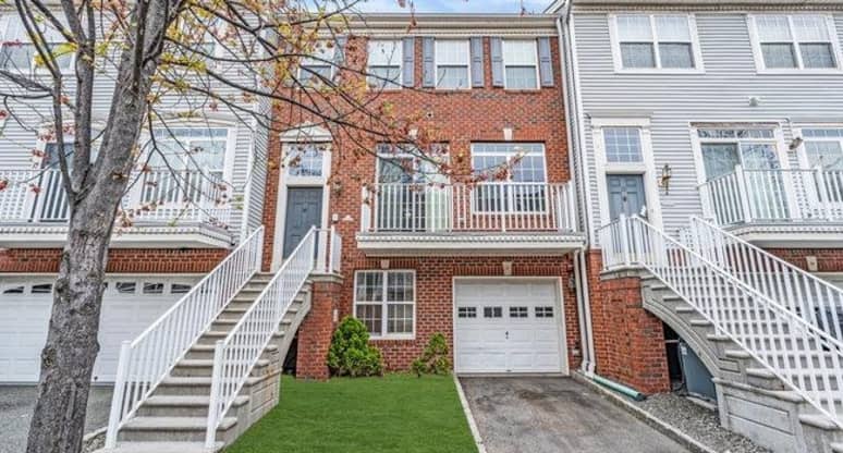 8 Tottenham Court Jersey City NJ 07305 Townhouse Sold on 05 06 2025