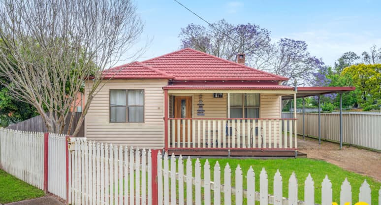 86 YORK STREET, Singleton, NSW, 2330