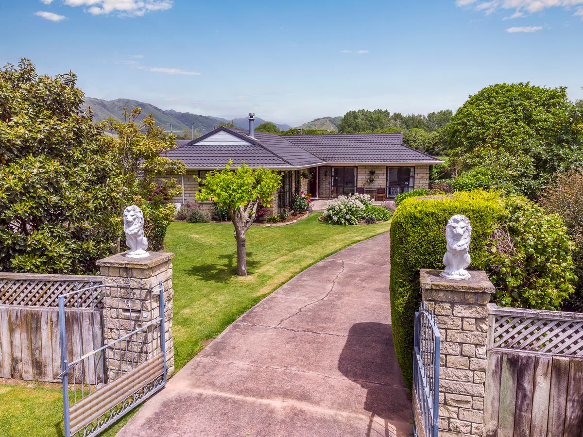 14 Charnwood Grove, Waikanae, Wellington House Sold on 24 03 2023