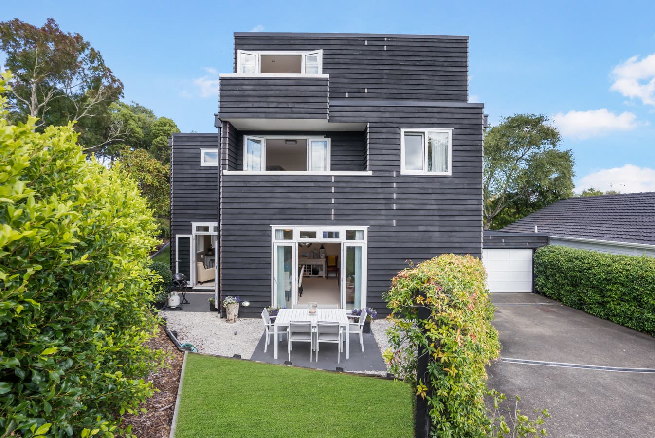 54 St Johns Road, Saint Johns, Auckland House Sold on 06 04 2023