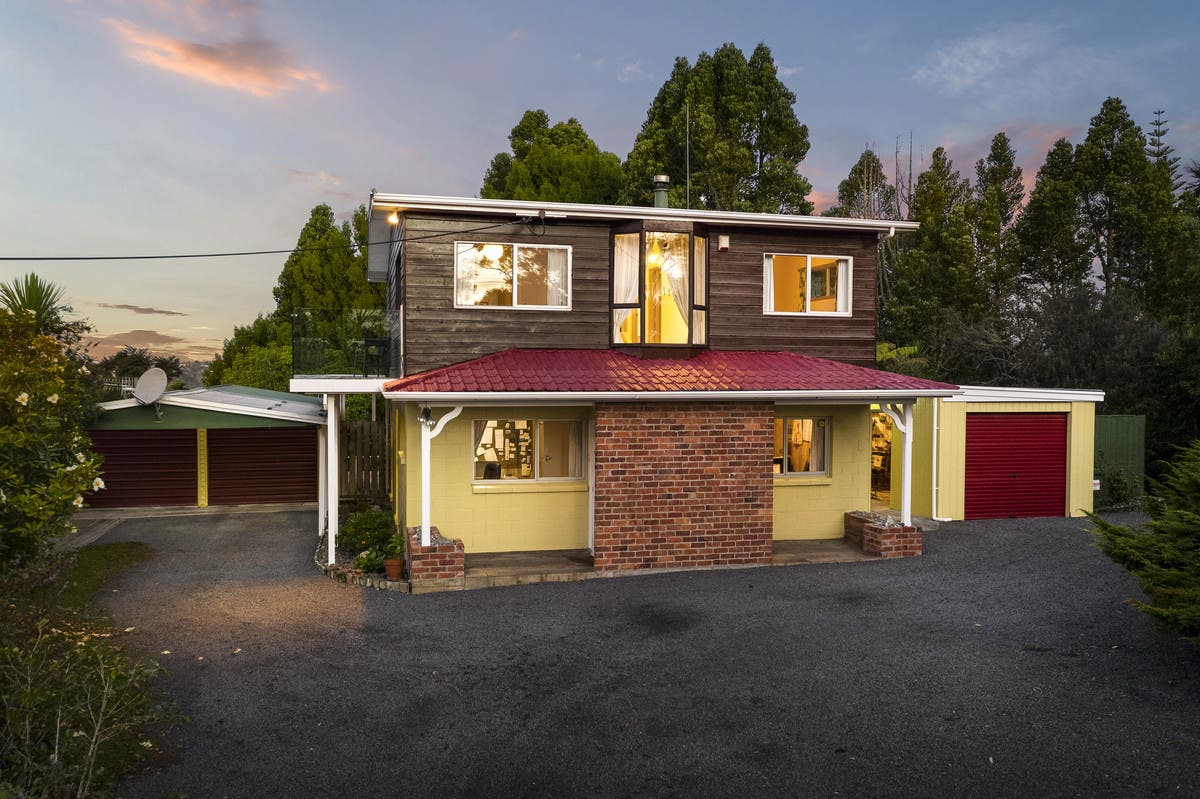 194 Forest Hill Road, Waiatarua, Auckland House Sold on 26 08 2022