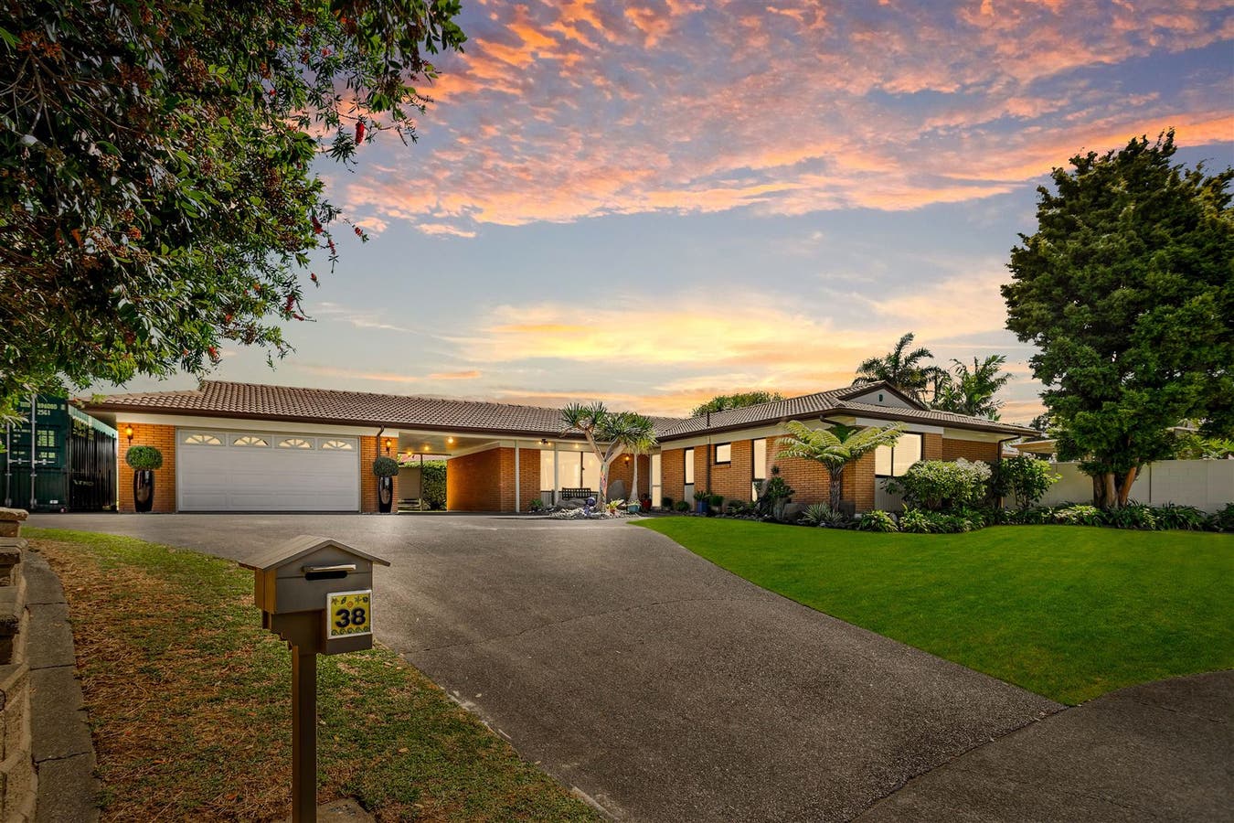 38 Frank Evans Place, Henderson, Auckland House Sold on 16 06 2022