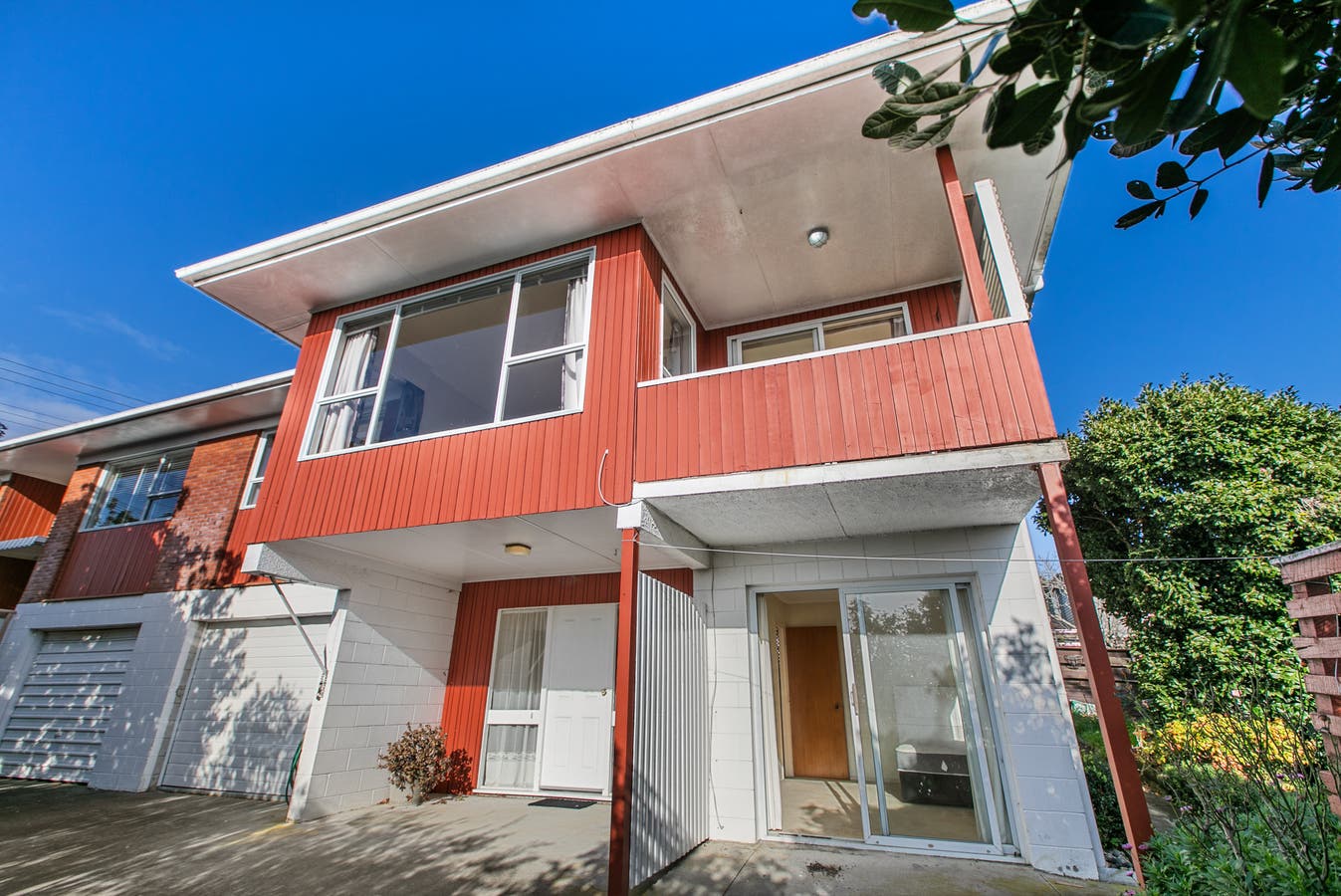 2/182 Coronation Road, Hillcrest, Auckland House Sold on 03 07 2020